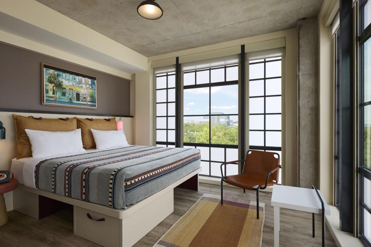 Moxy Charleston Downtown Hotel Exterior photo